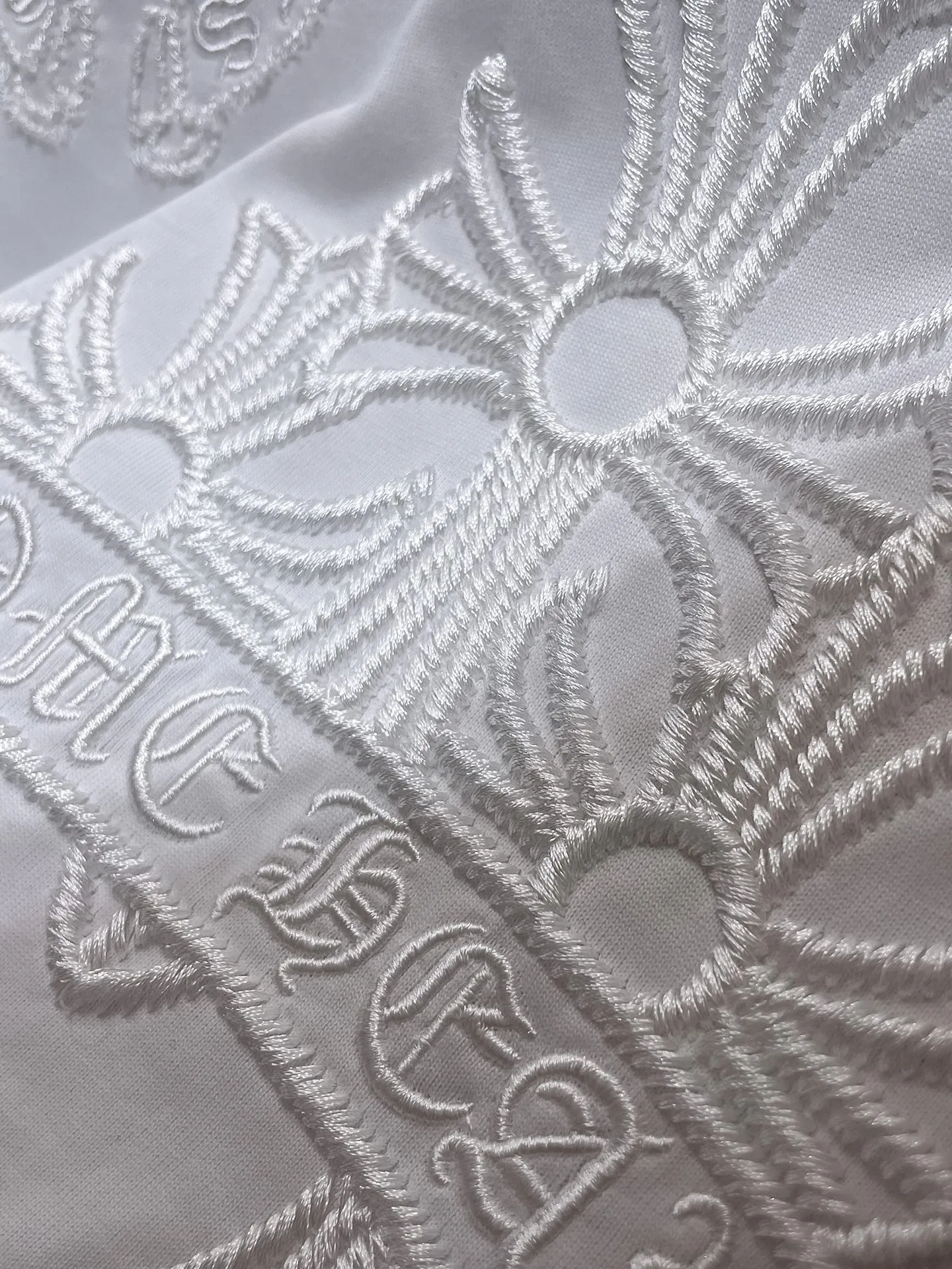 P180 new Chrome Hearts 25ss high version for summer! High-weight, environmentally friendly and high-quality top-grade fabric 280g Crow cross roller embroidery short sleeves Vacuum embroidery method! Heavy embroidery! ! ! Tens of thousands of needles! ! Counter synchronization 1:1 replica version Recommended color: black white Code number: S, M, L, XL